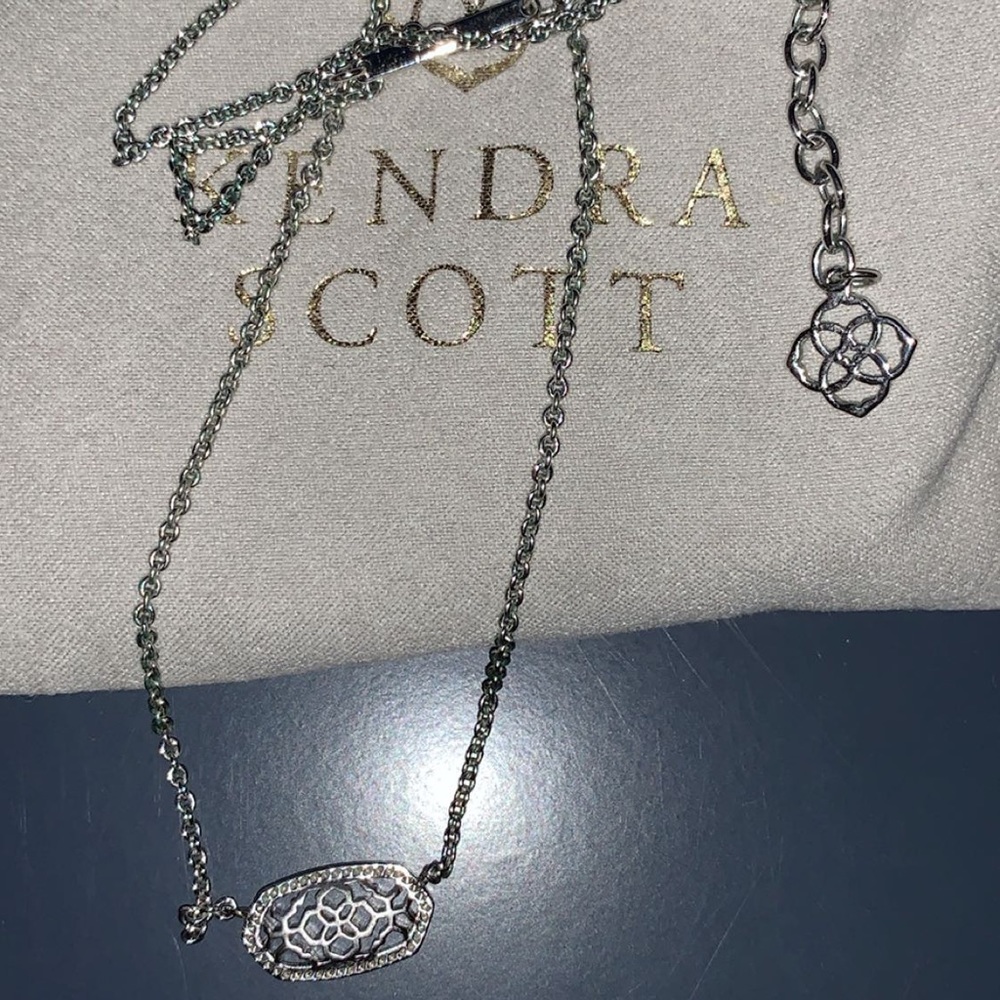 Kendra Scott necklace